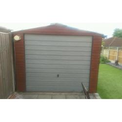 Prefabricated Garage: Large and Excellent Condition