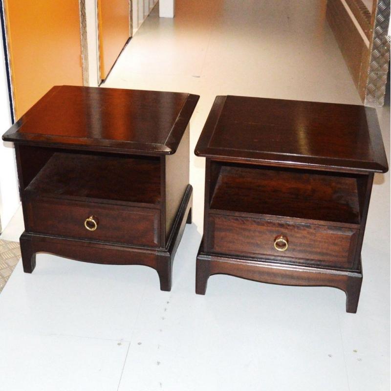 VINTAGE RETRO STAG MINSTREL DARK MAHOGANY BEDSIDE CABINETS SET OF 2