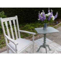 Beautiful Vintage Oak Carver Chair.