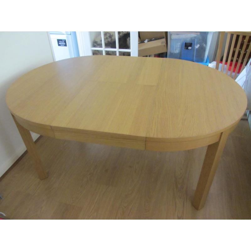 Extendable round wooden table with 4 chairs