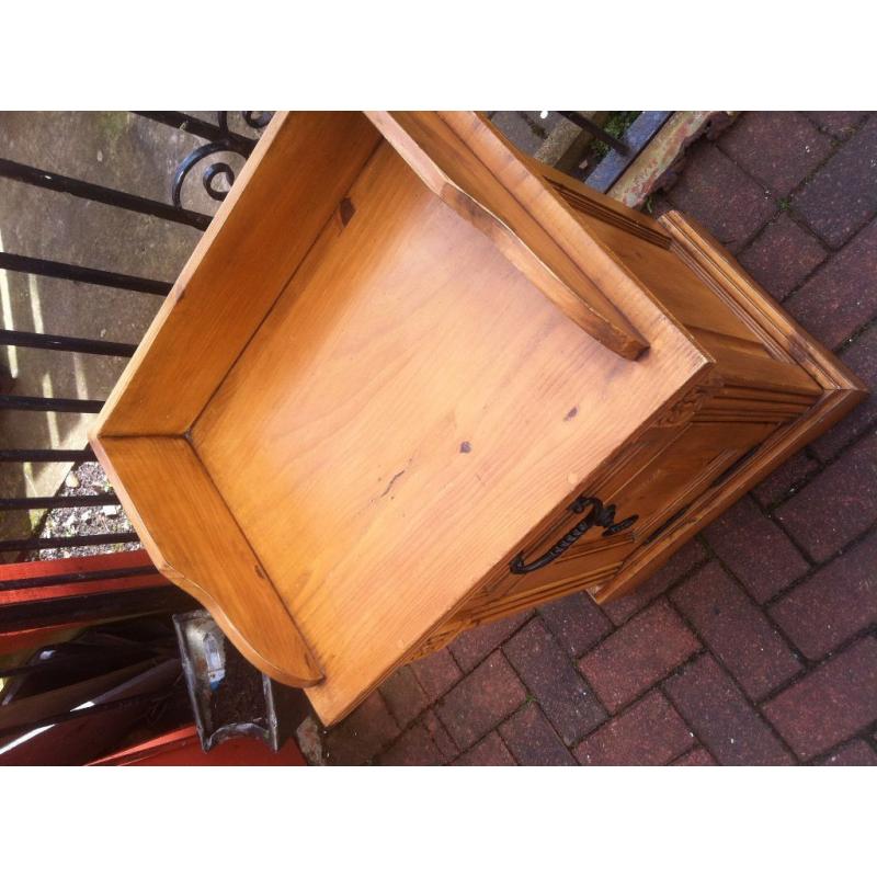 Pine Bed/Lamp/Plant Table