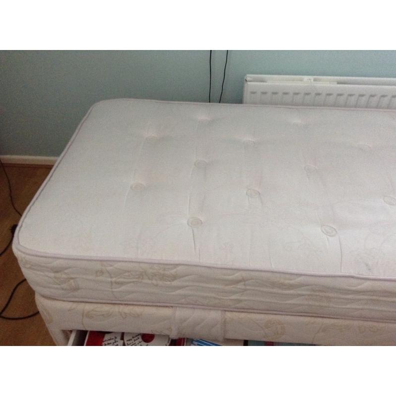 Single divan bed