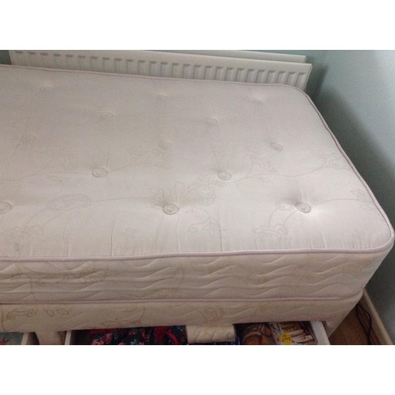 Single divan bed