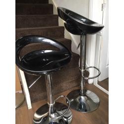 2x Adjustable Stools and Table