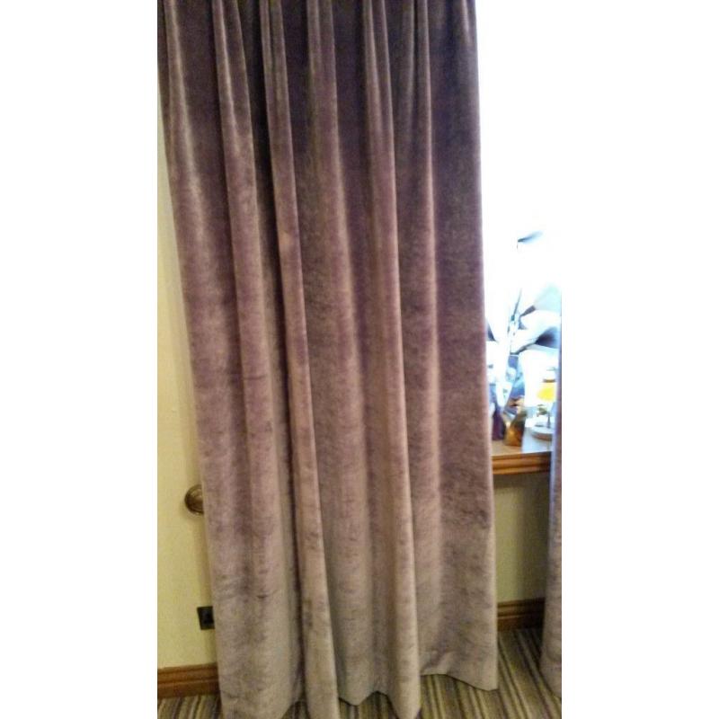 Beauitful Looking Lined Lilac Velvet Curtains in Excellent Condition