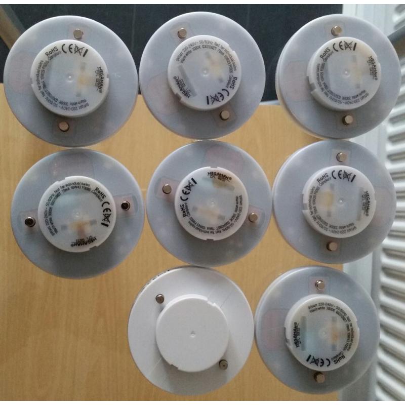 9w GX53 Low Energy compact Fluorescent Lamp, disc shape. 8 pieces. All in working condition.