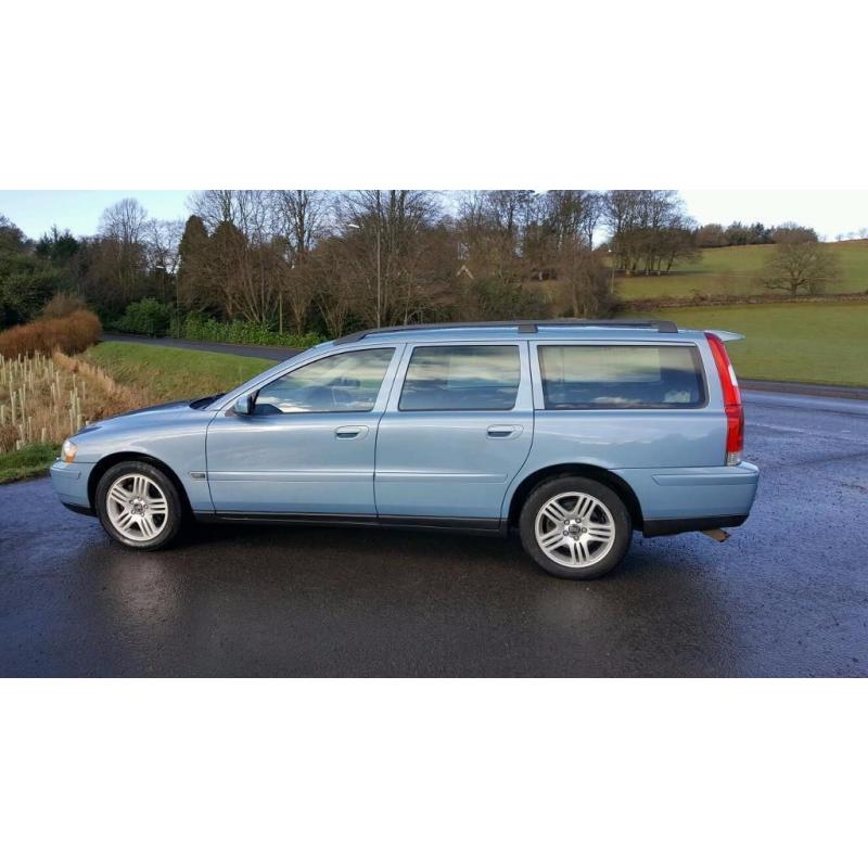 VOLVO V70 D5 S E4 2006. DEMONSTRATOR PLUS 1 LADY OWNER. 186,000 MILES WITH SERVICE HISTORY.