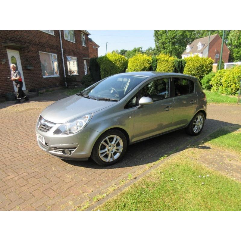 2010 VAUXHALL CORSA 1.4I 5DR PETROL HATCHBACK IN SILVER.