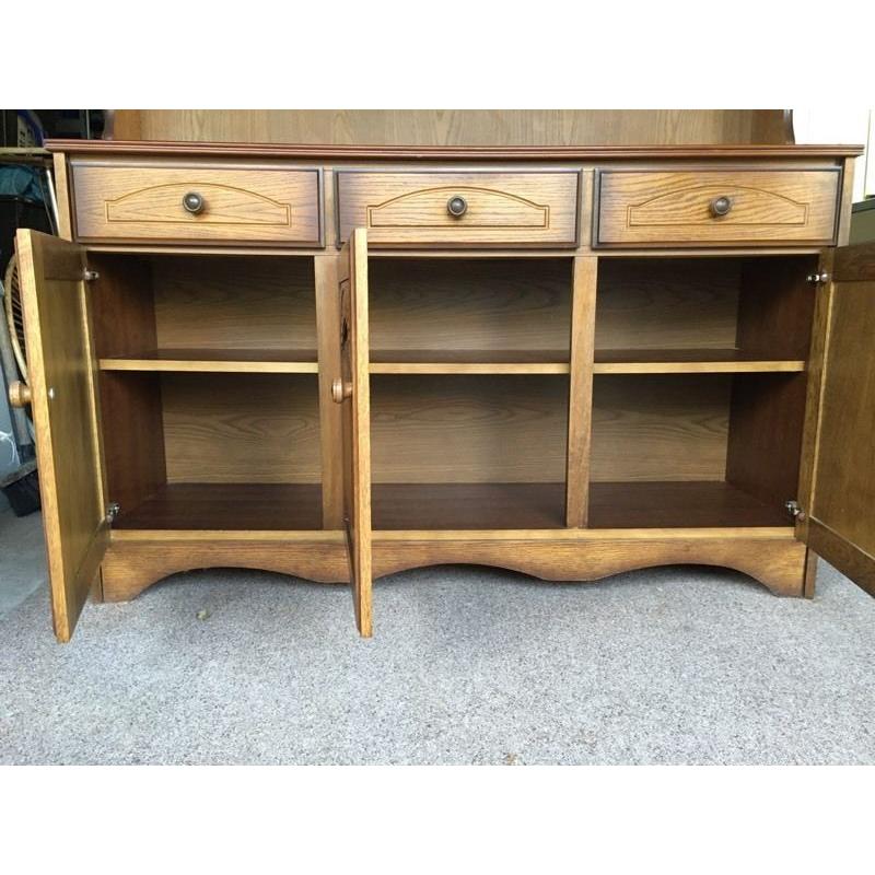 Old Charm Dresser