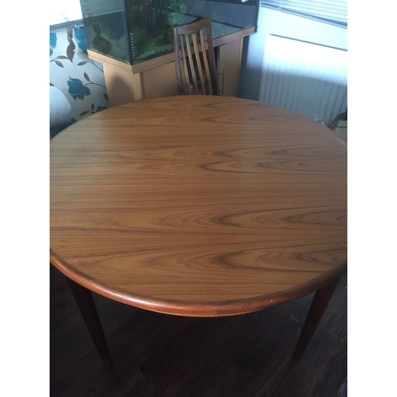 G PLAN EXTENDABLE DINNER TABLE