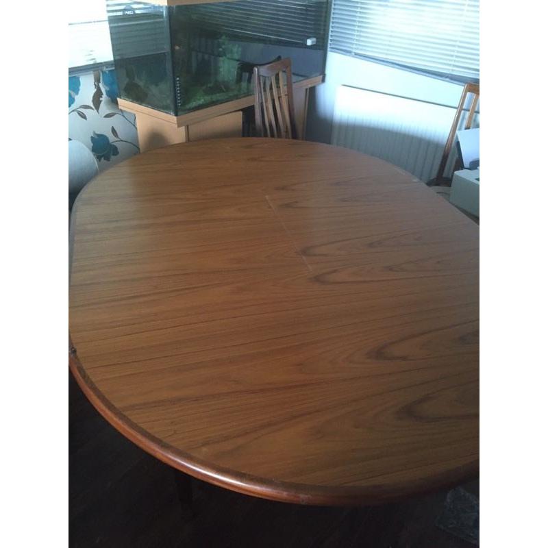 G PLAN EXTENDABLE DINNER TABLE