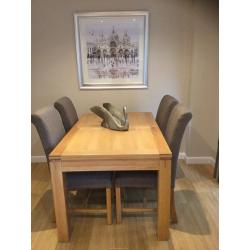 Oak extending dining table excellent condition as new