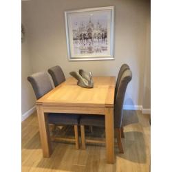 Oak extending dining table excellent condition as new