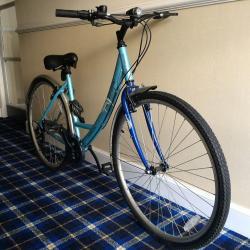 Apollo Metis woman's hybrid bike in great condition