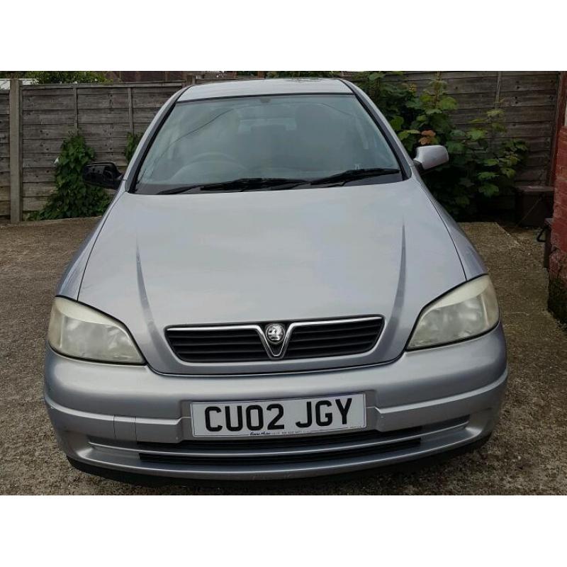 Vauxhall Astra 1.6 i club. Silver.2002