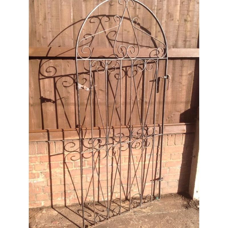 CAST IRON TALL GATE