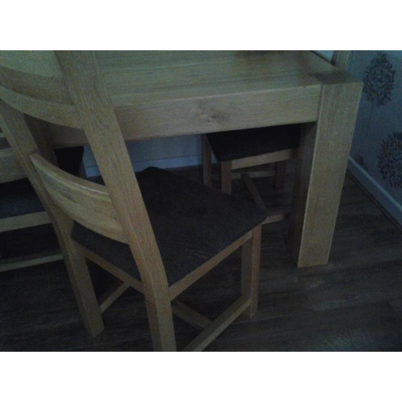 solid oak chunky tabke & 4 chairs