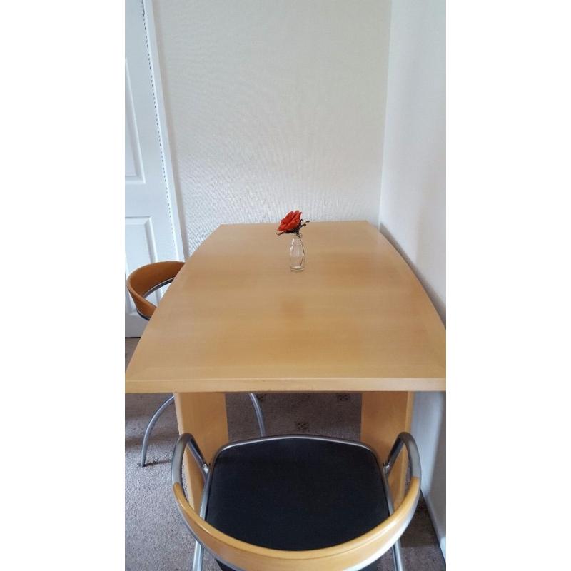 Swedish dining table extenable with 4 chairs