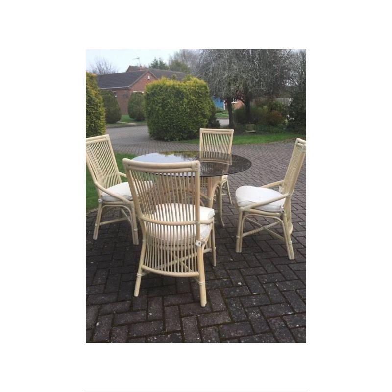 Conservatory/dining table & chairs