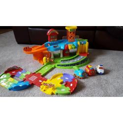 Toot toot drivers car garage and track set with 3 vehicles