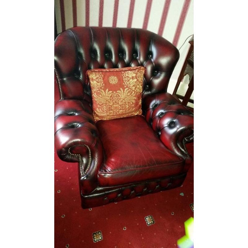 5 piece chesterfield settees/chairs