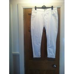 EXCELLENT CONDITION WHITE JEANS