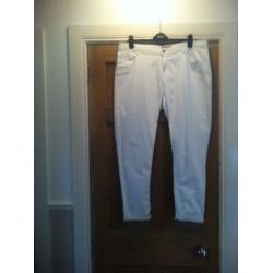 EXCELLENT CONDITION WHITE JEANS