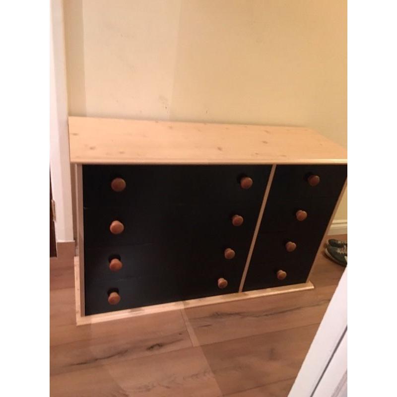 Chest of drawers