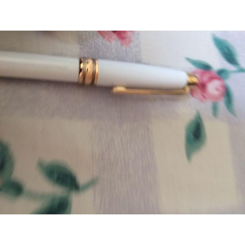 Mont Blanc White pen with gold