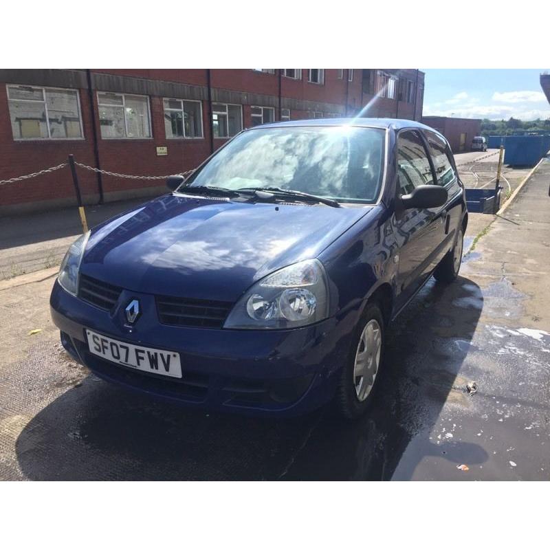 Bargain Renault Clio, full years MOT, low miles, cheap tax