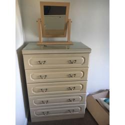 2x bedside cabinets and chest of draws