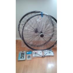 BRAND NEW Shimano RX010 700c Disc Wheelset