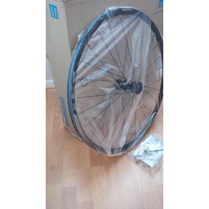 BRAND NEW Shimano RX010 700c Disc Wheelset