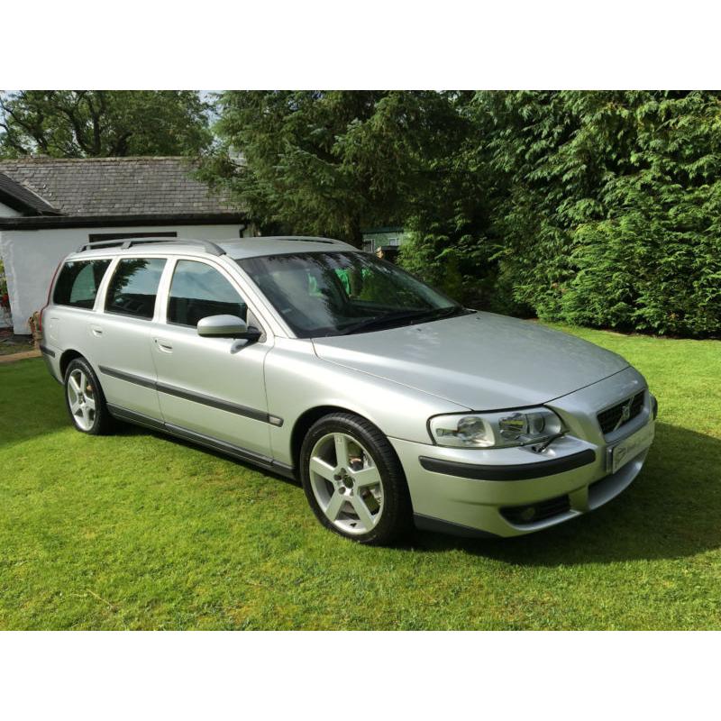 ICONIC VOLVO V70R AWD 300HP V70 R SILVER WITH NAVY LEATHER COLLECTORS INVESTMENT