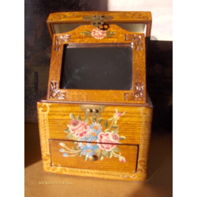 Vintage jewelry box with drawer And Mirror