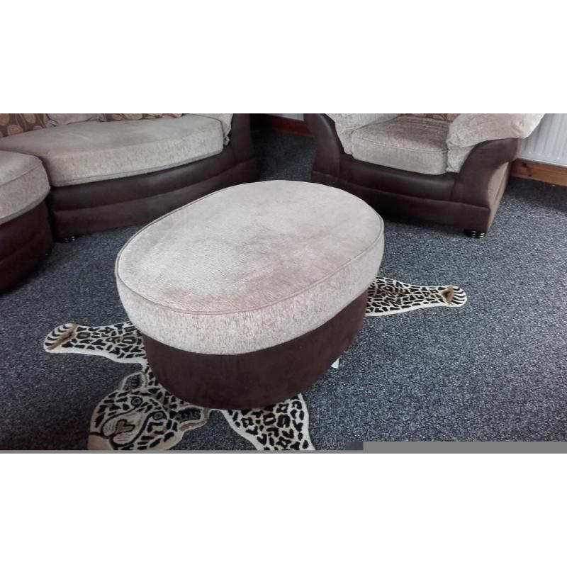 6 months old bueatiful curved sofa 2 snuggle chair + large footstool chenile fabric