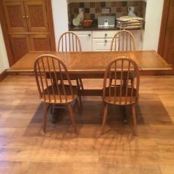 Ercol Drawleaf Table in Golden Dawn Wood with 4 Chairs - Good Condition