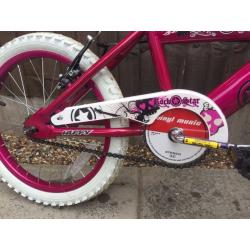 18 inch girls bike - excellent condition (unwanted xmas present)