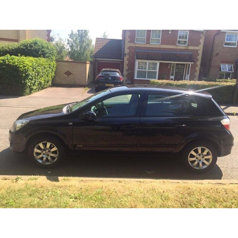 Vauxhall Astra 1.6 MK5 Club 5 doors black in good condition 1 year MOT