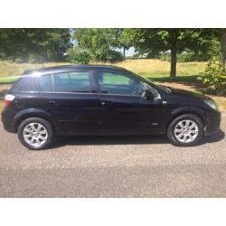 Vauxhall Astra 1.6 MK5 Club 5 doors black in good condition 1 year MOT