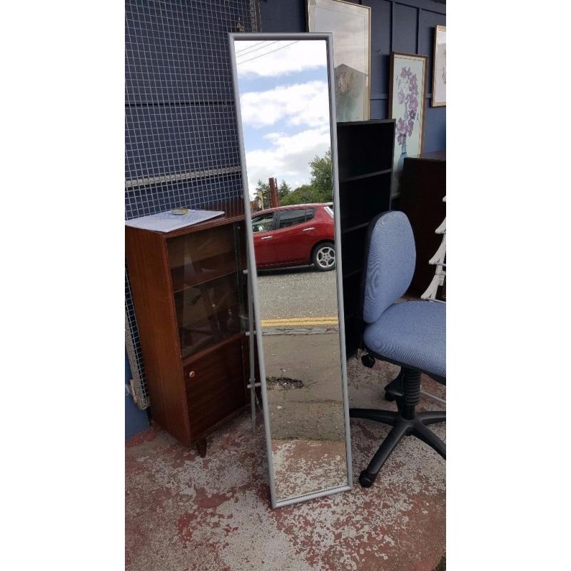 Metal Frame Standing Mirror in Great Condition