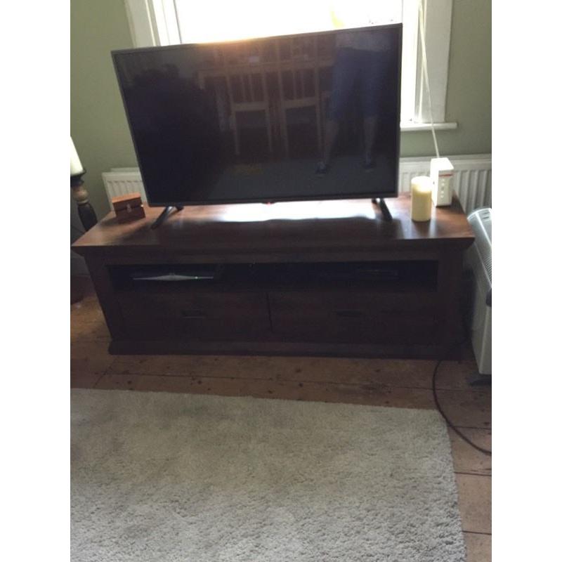 Large tv unit