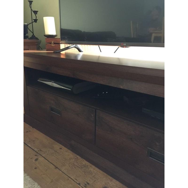 Large tv unit