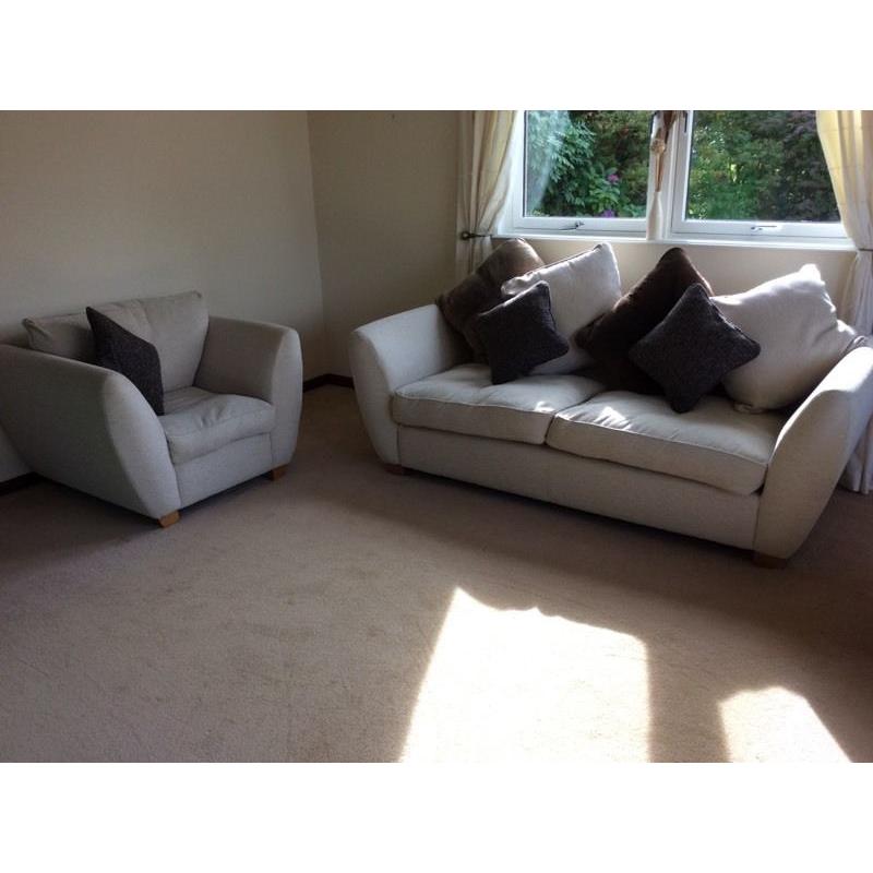 Gorgeous 3 piece suite in light cream - immaculate condition!!